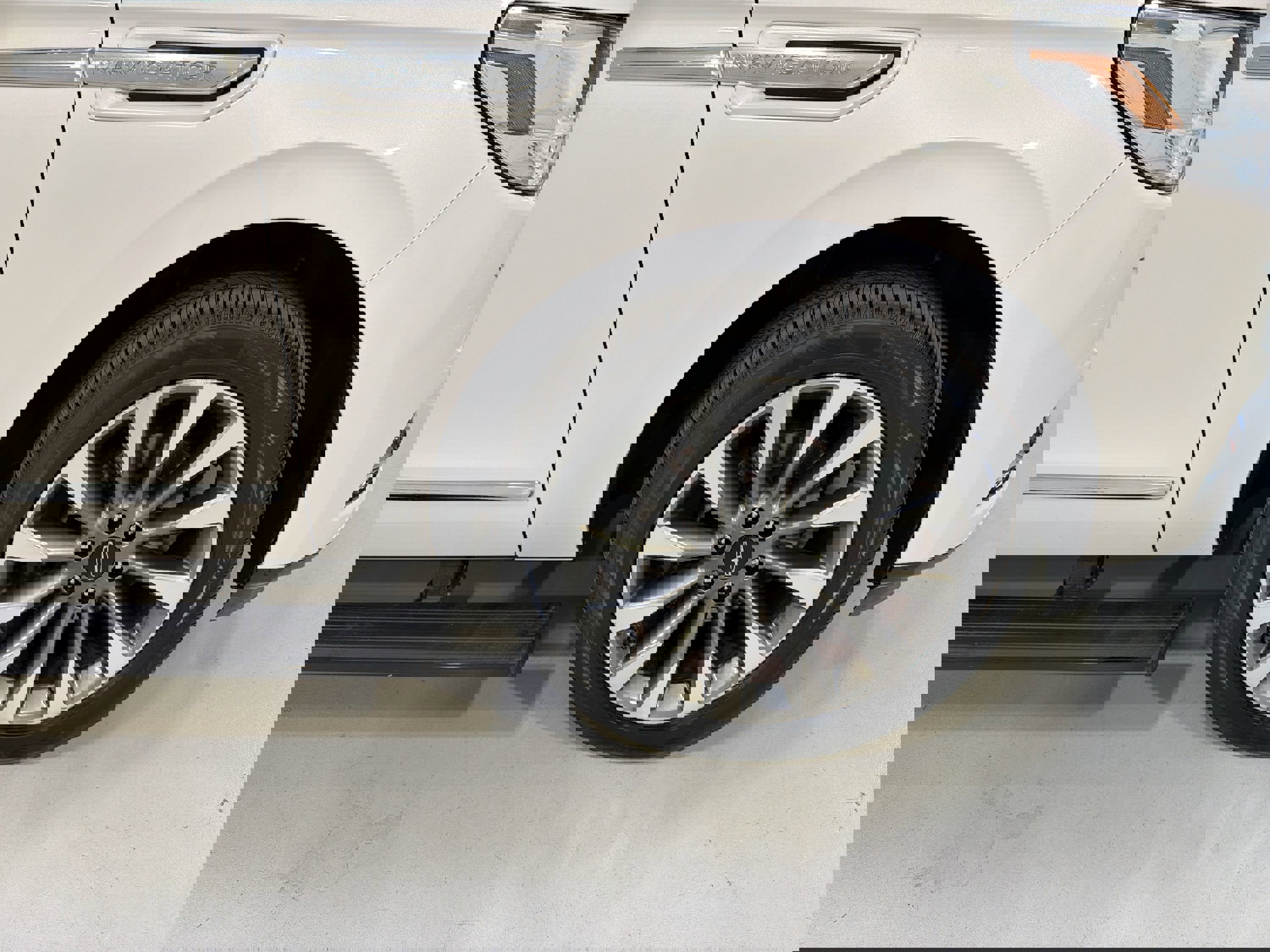 Used 2019 Lincoln Navigator Select w/ Cargo Package image 31