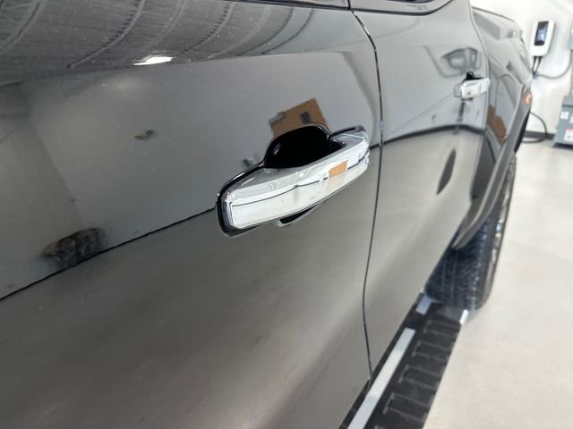 Used 2024 GMC Canyon Denali image 18