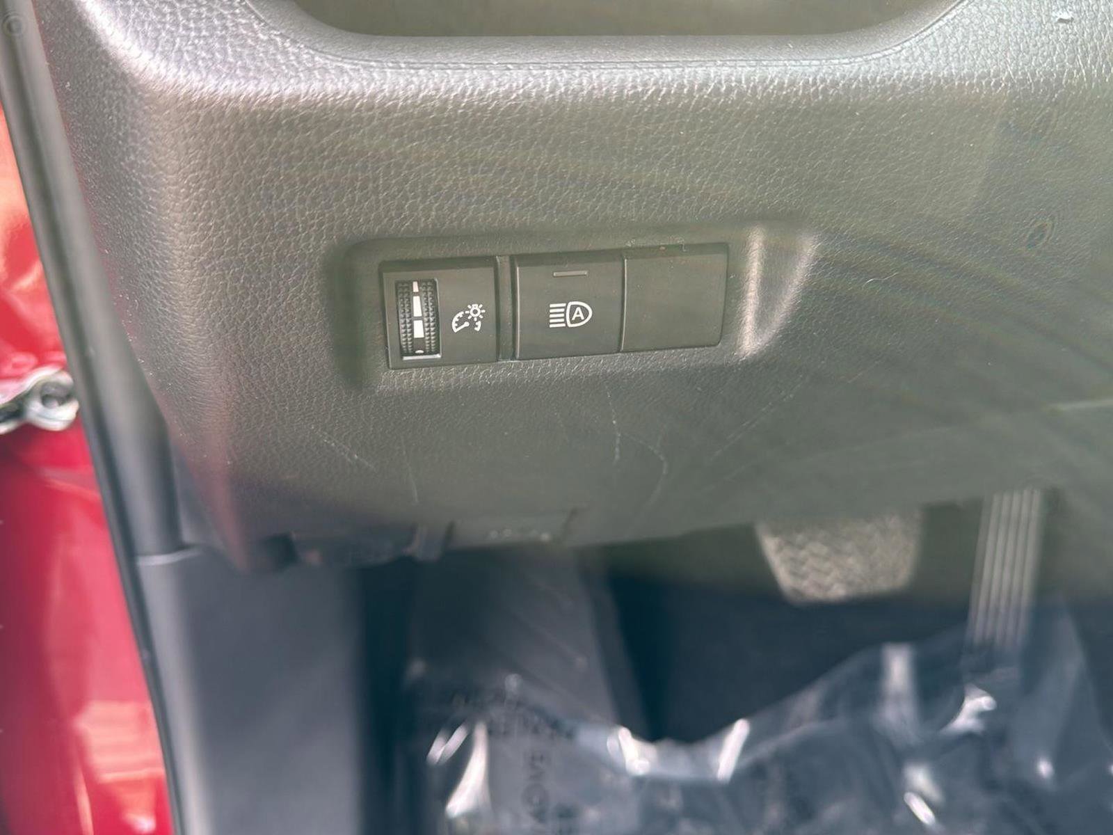 Used 2025 Toyota RAV4 XLE image 29