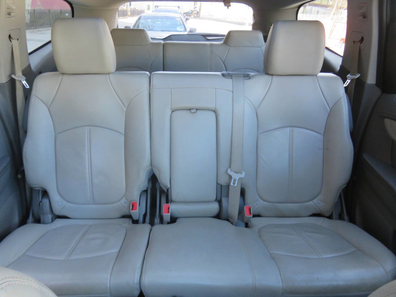 Used 2017 Chevrolet Traverse LT image 24