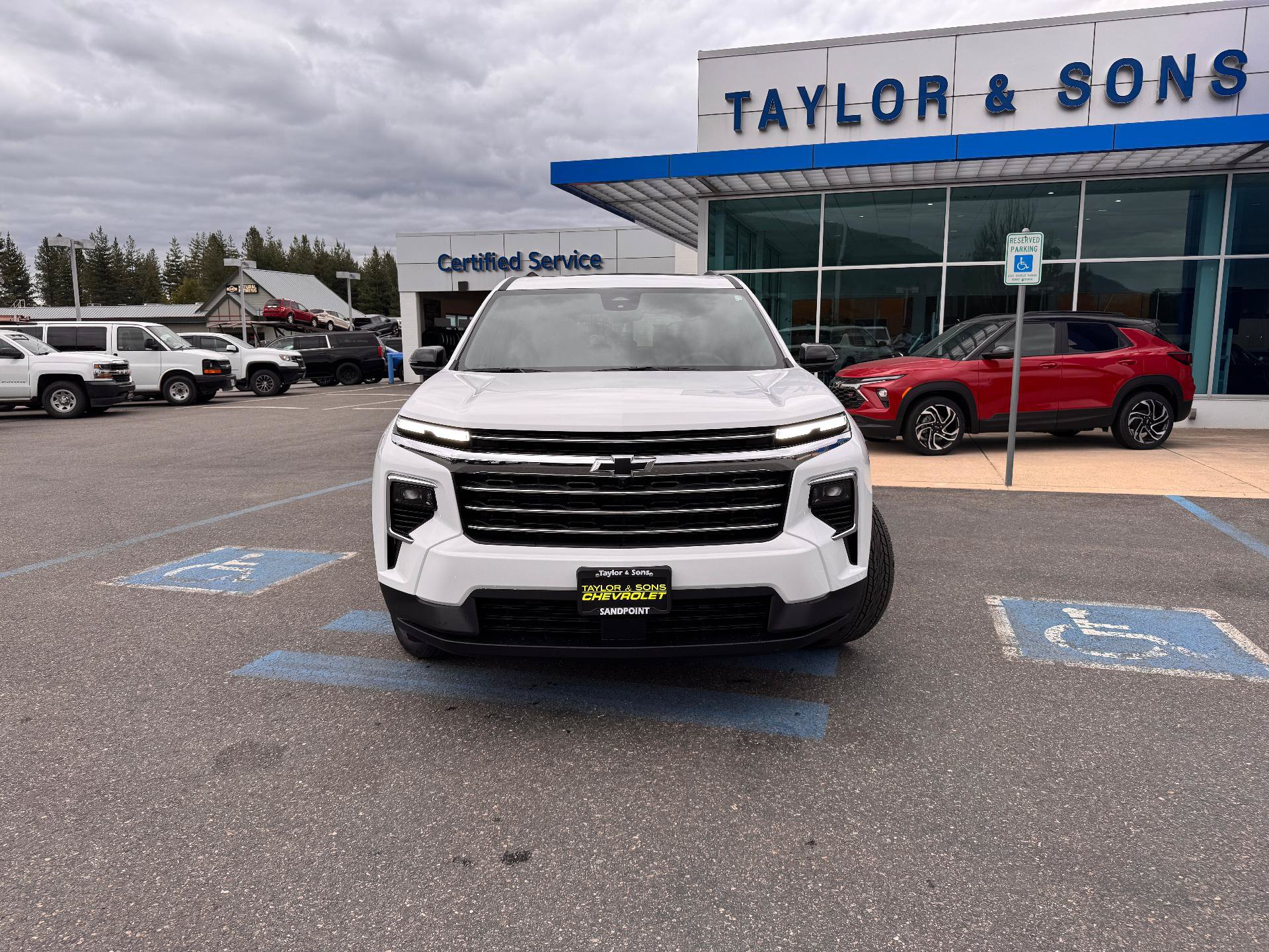 New 2026 Chevrolet Traverse LT w/ Sun and Wheel Package AWD/4WD image 2
