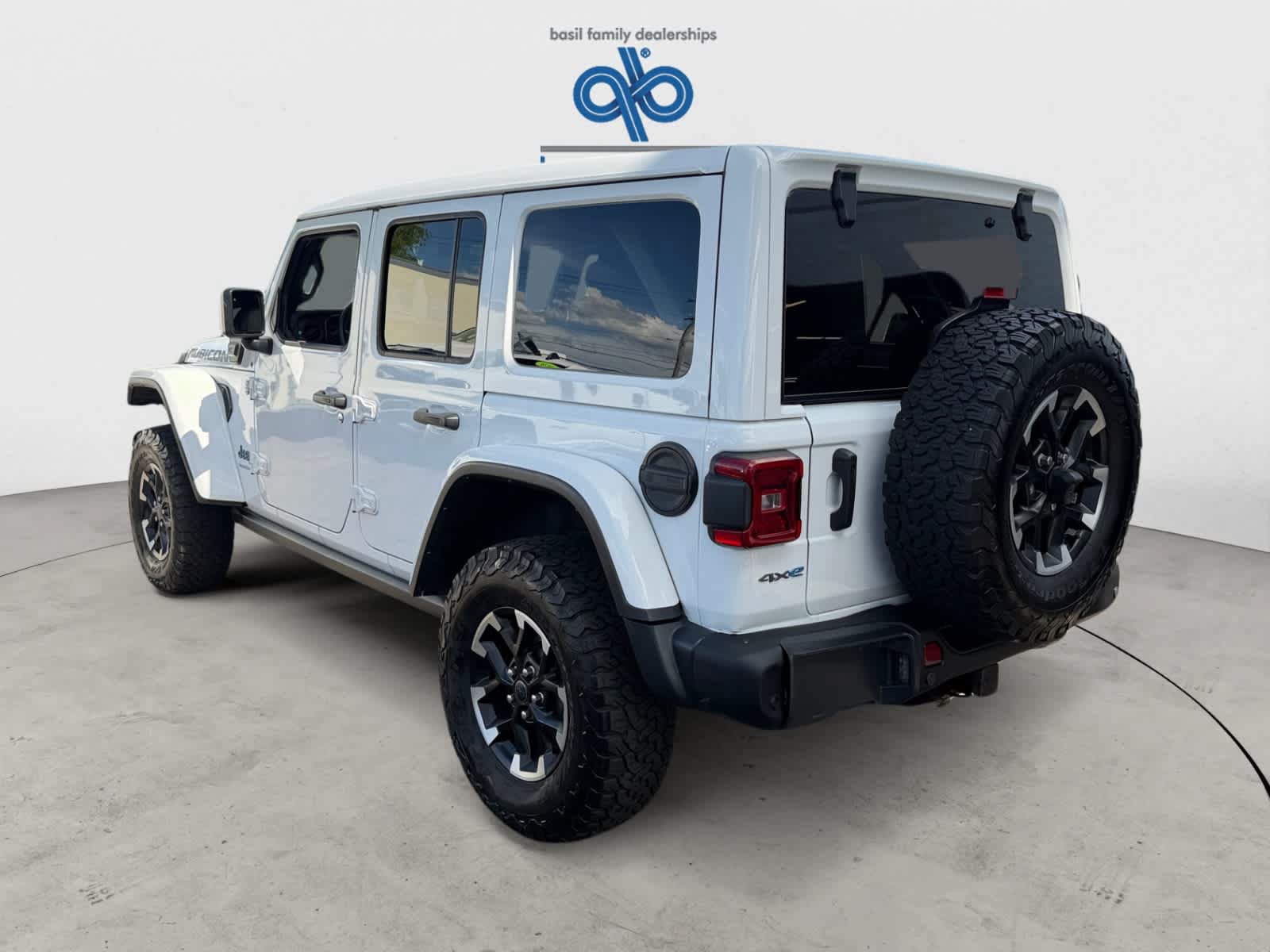 Used 2024 Jeep Wrangler Unlimited Rubicon 4xe AWD/4WD image 4