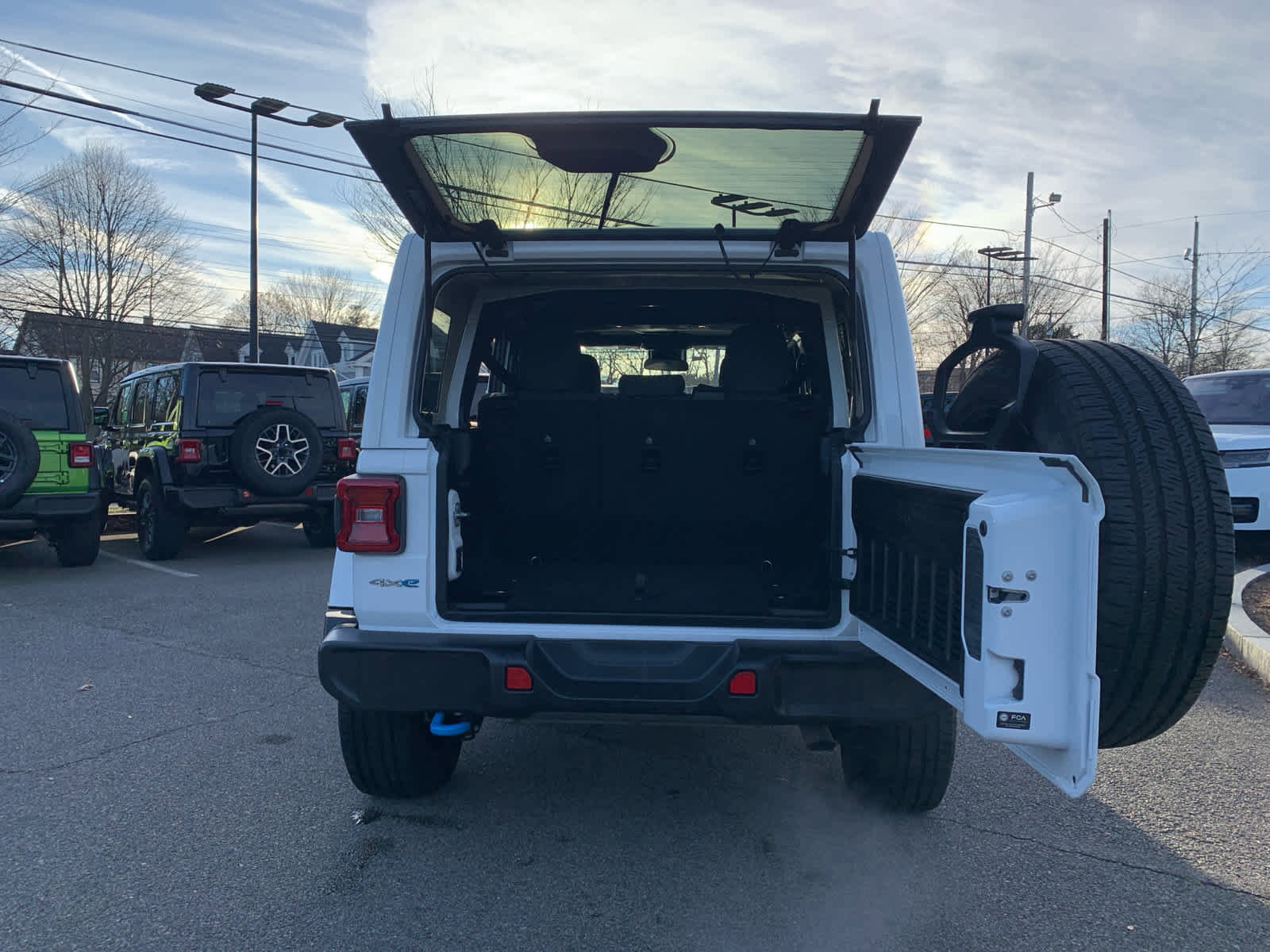 Used 2024 Jeep Wrangler Sahara image 40