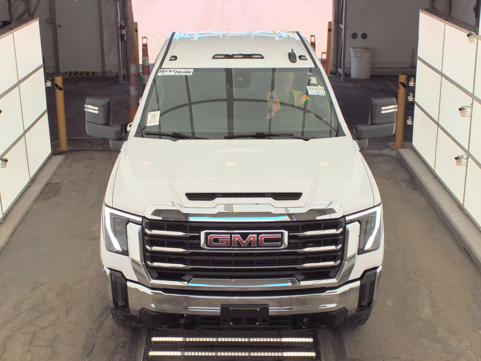 Used 2024 GMC Sierra 3500 SLE w/ SLE Value Package AWD/4WD image 2