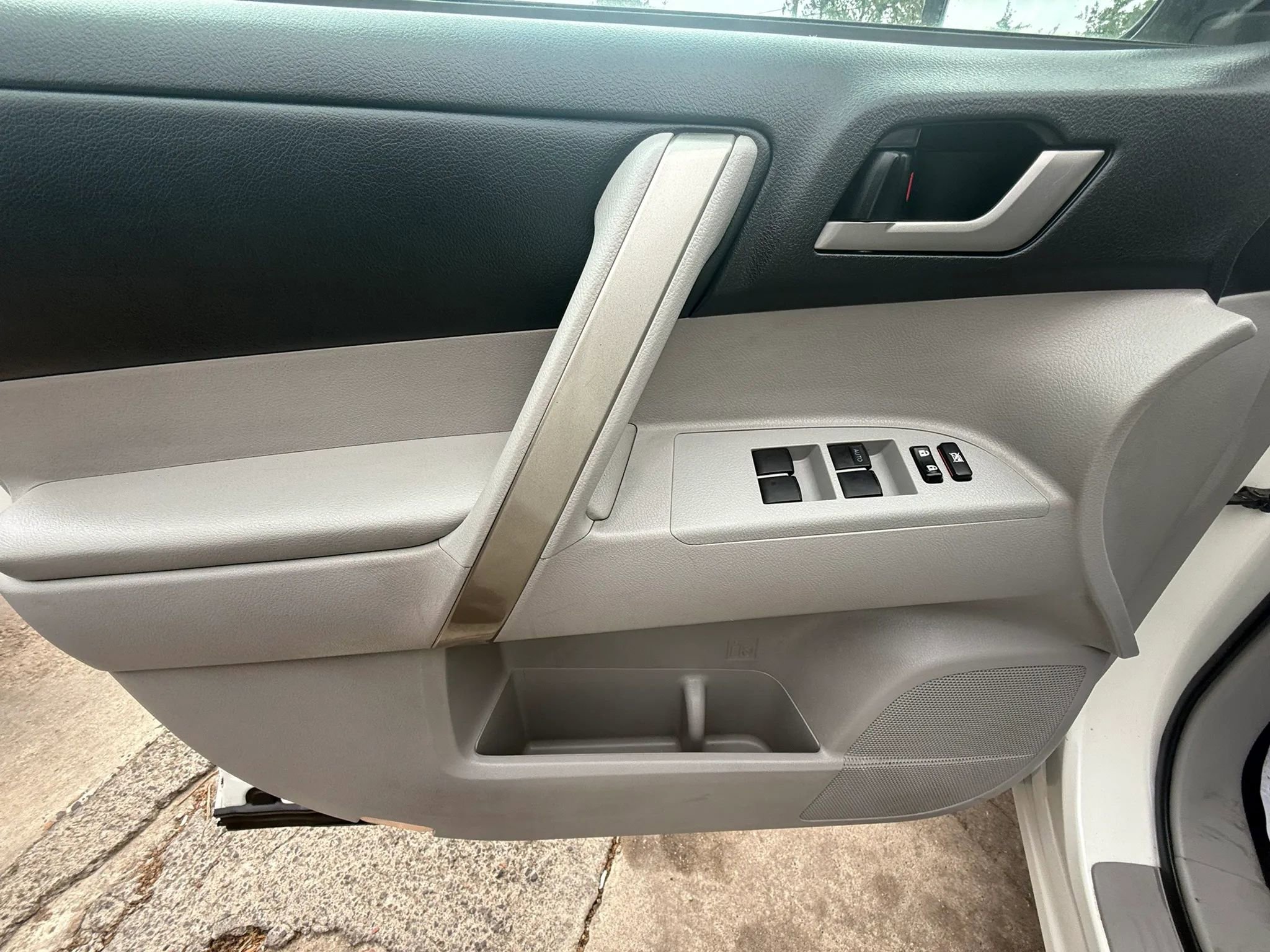 Used 2013 Toyota Highlander SE image 22