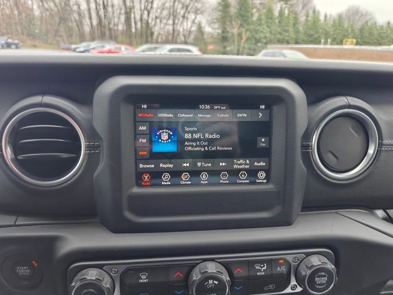 Used 2019 Jeep Wrangler Unlimited Sahara AWD/4WD image 25