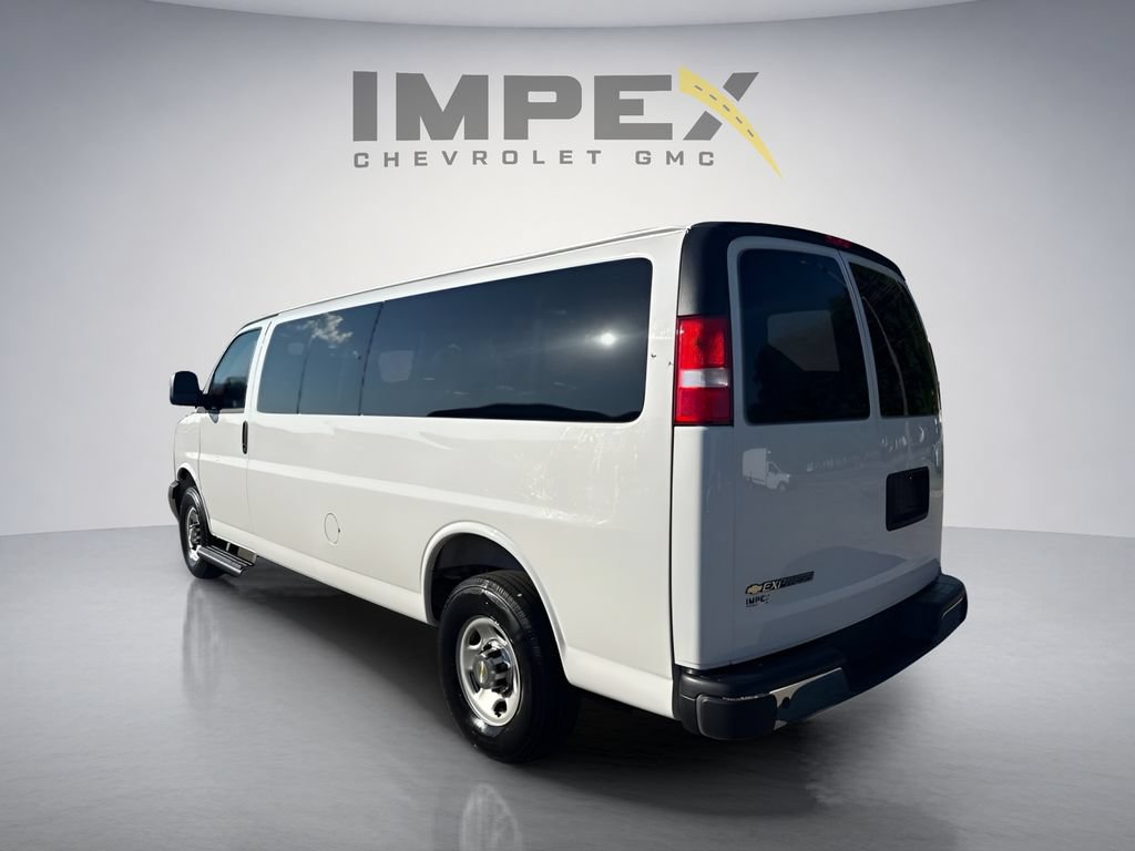 Used 2025 Chevrolet Express 3500 LT w/ LT Preferred Equipment Group RWD image 3