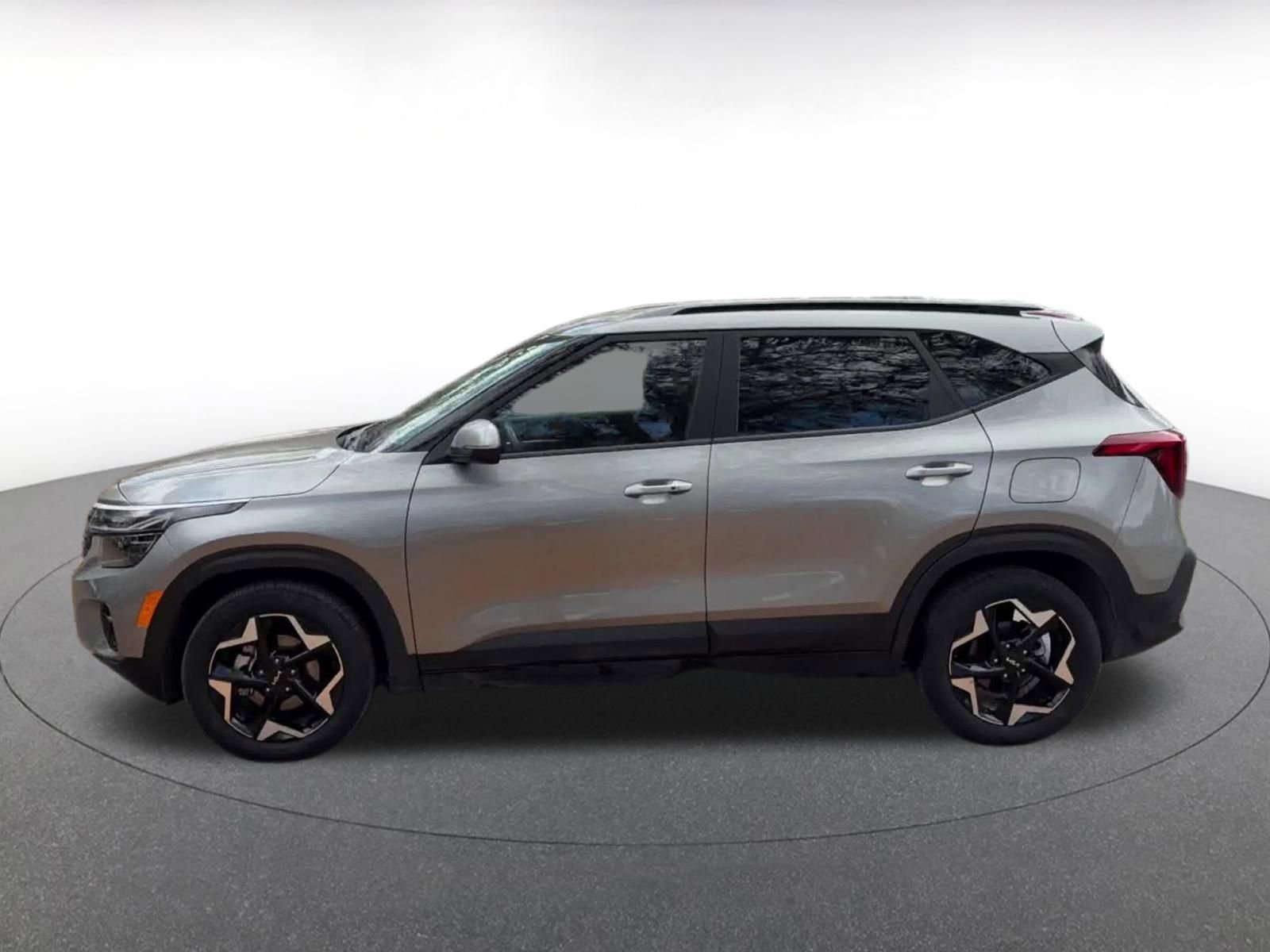 Used 2025 Kia Seltos S image 9