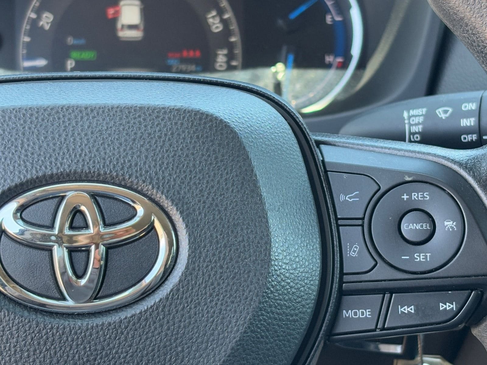 Used 2025 Toyota RAV4 LE AWD/4WD image 20