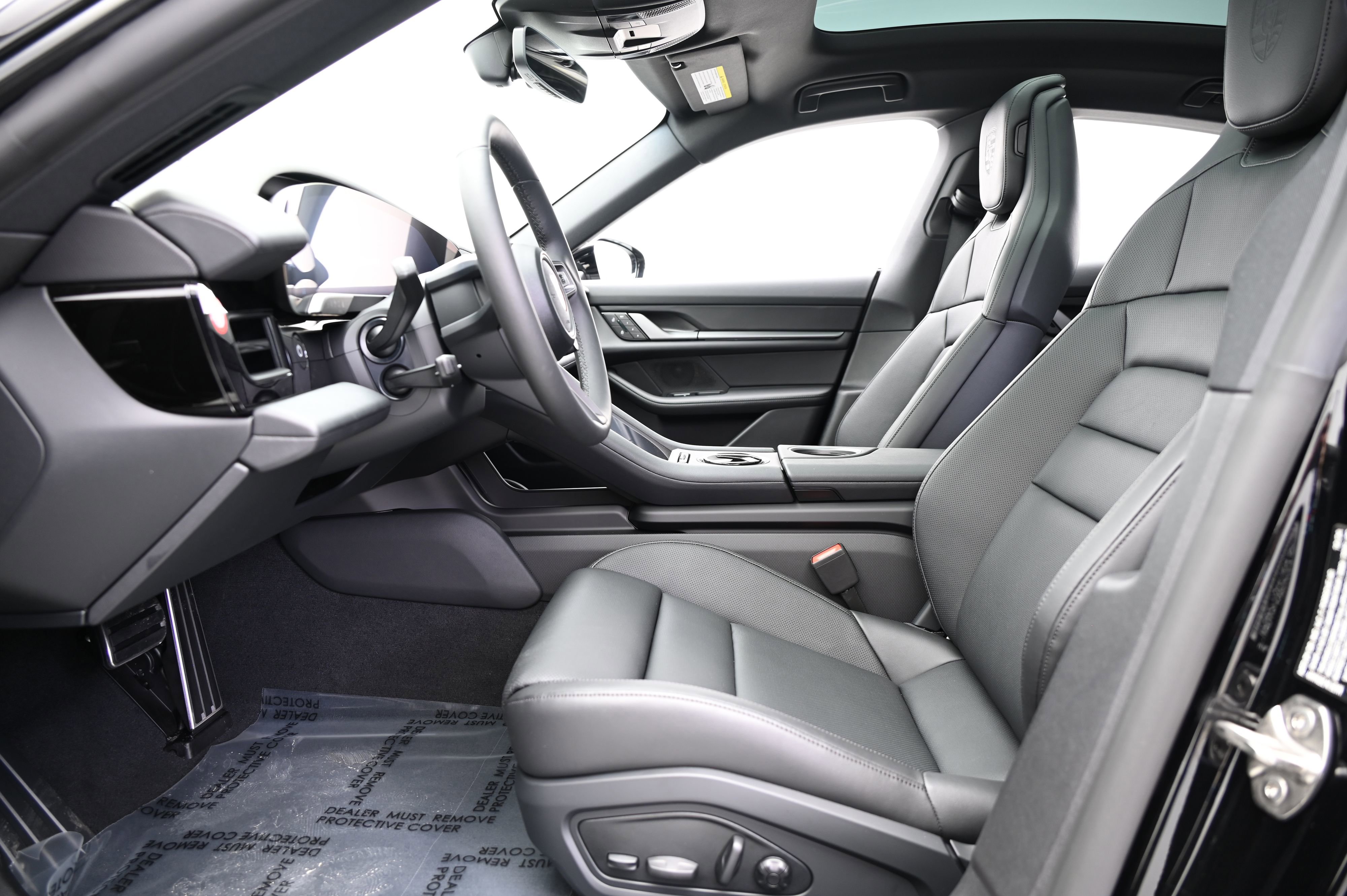 Used 2025 Porsche Taycan image 36