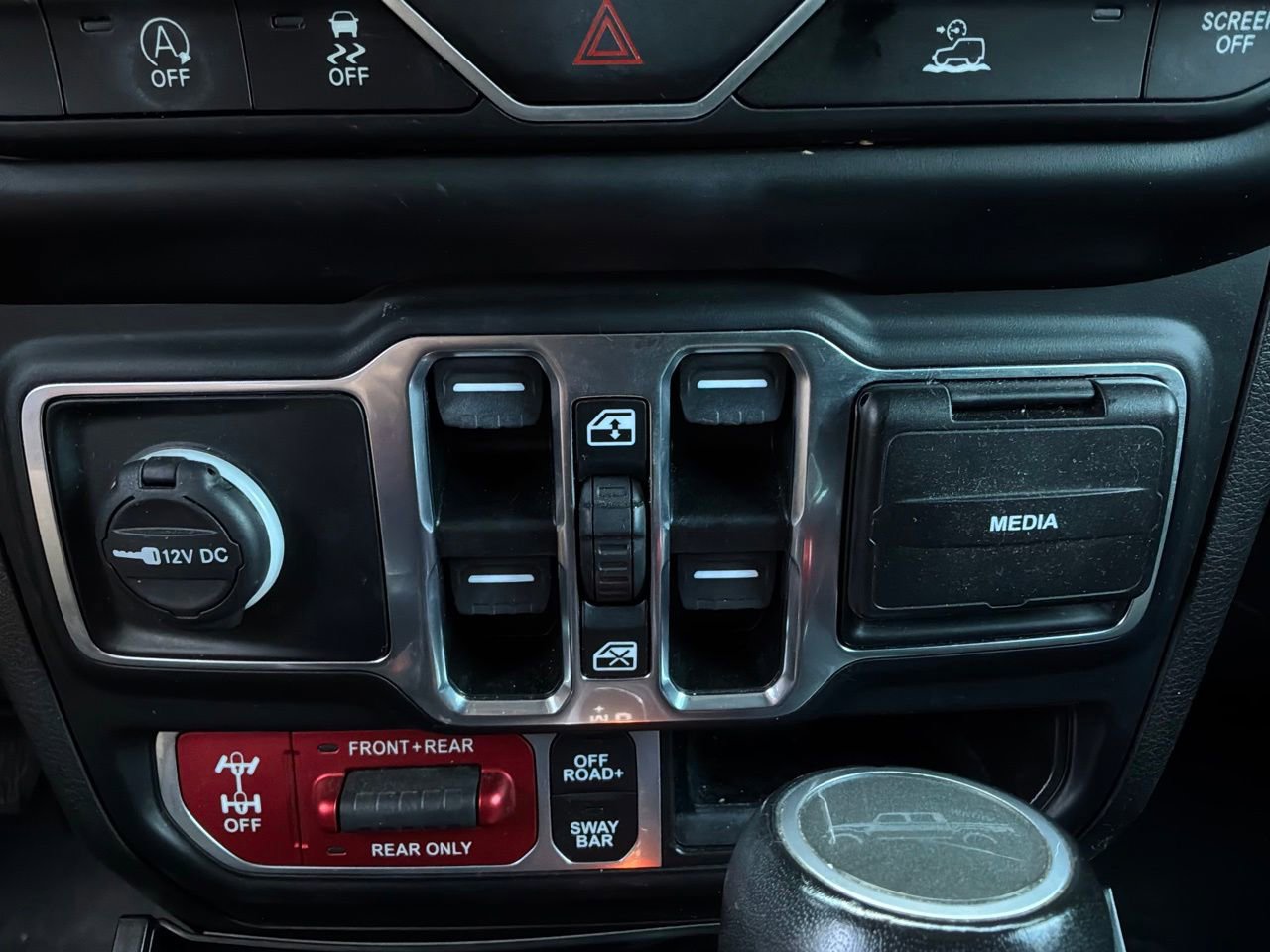 Used 2022 Jeep Gladiator Rubicon w/ LED Lighting Group AWD/4WD image 18