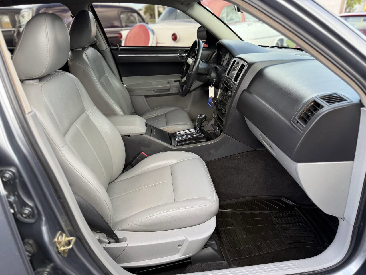 Used 2006 Chrysler 300 Touring RWD image 18