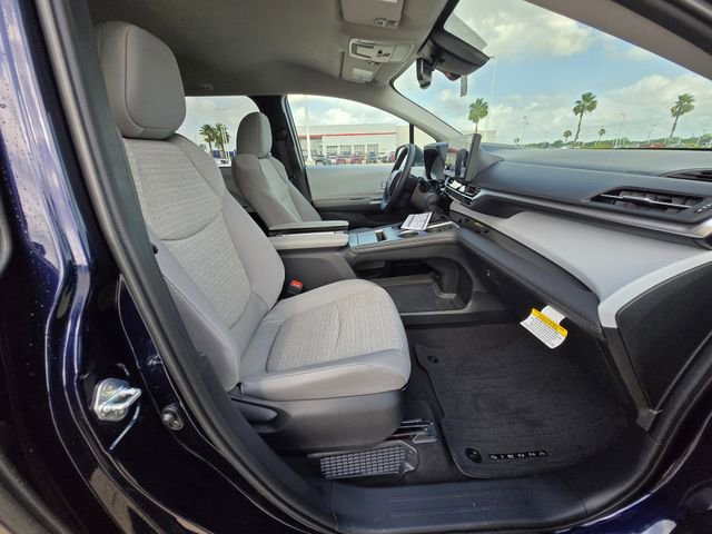 New 2026 Toyota Sienna LE FWD image 21