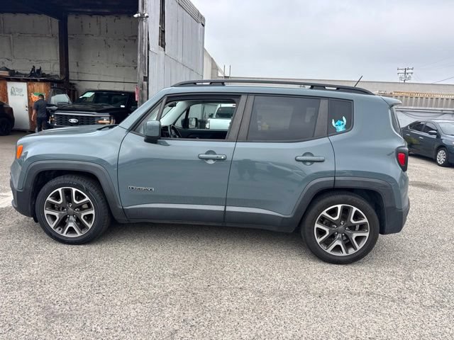 Used 2017 Jeep Renegade Latitude FWD image 8