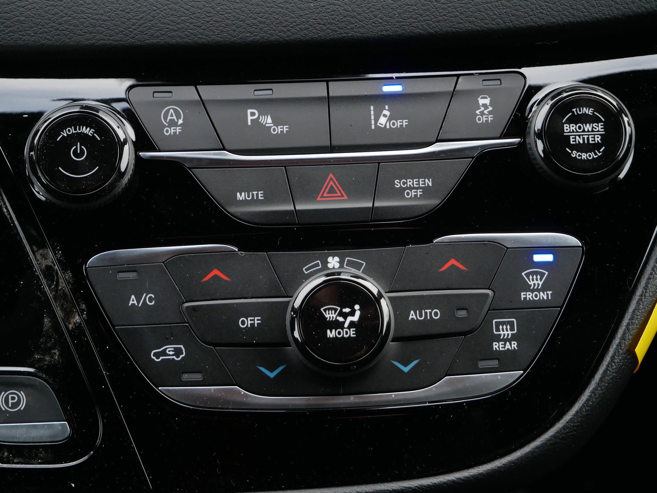 New 2026 Chrysler Voyager LX FWD image 19