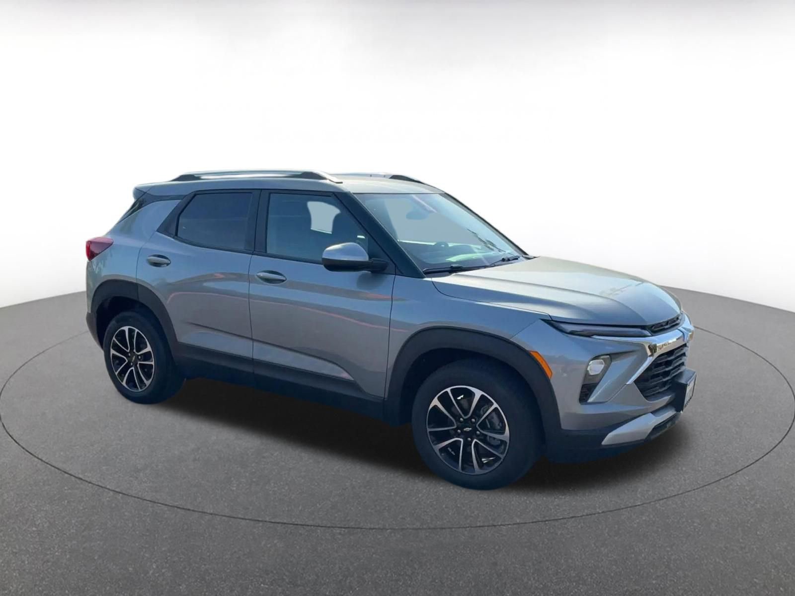 Used 2025 Chevrolet TrailBlazer LT image 2