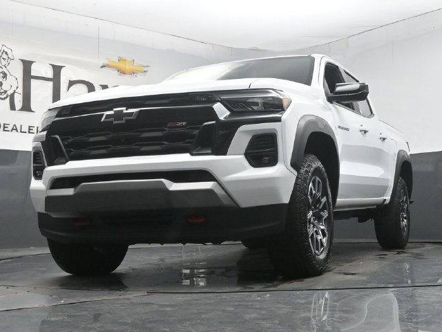 Used 2024 Chevrolet Colorado Z71 w/ Z71 Convenience Package 2 AWD/4WD image 4