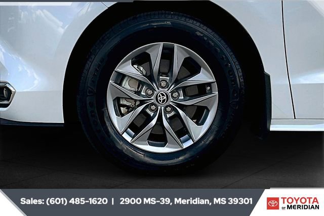 Used 2022 Toyota Sienna XLE image 7