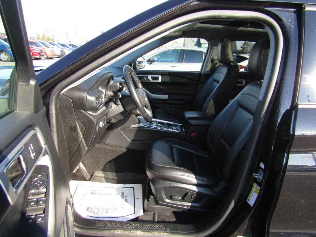 Used 2022 Ford Explorer XLT w/ Equipment Group 202A AWD/4WD image 18