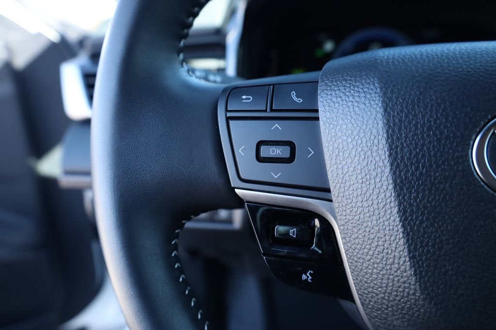 Used 2025 Toyota Camry SE image 24