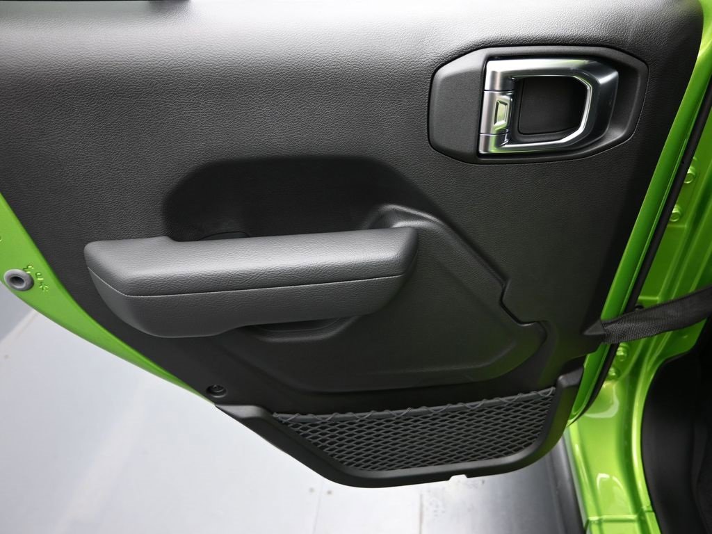 New 2025 Jeep Wrangler Rubicon w/ Technology Group image 12