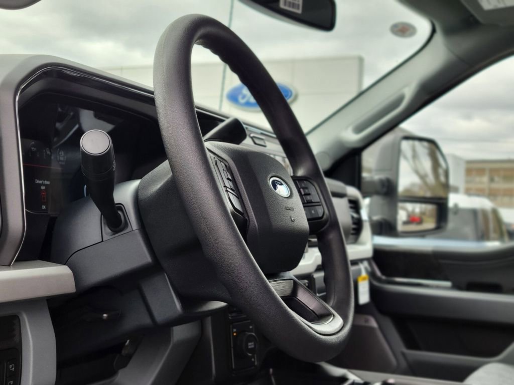 New 2026 Ford F350 4x4 Crew Cab Super Duty image 16