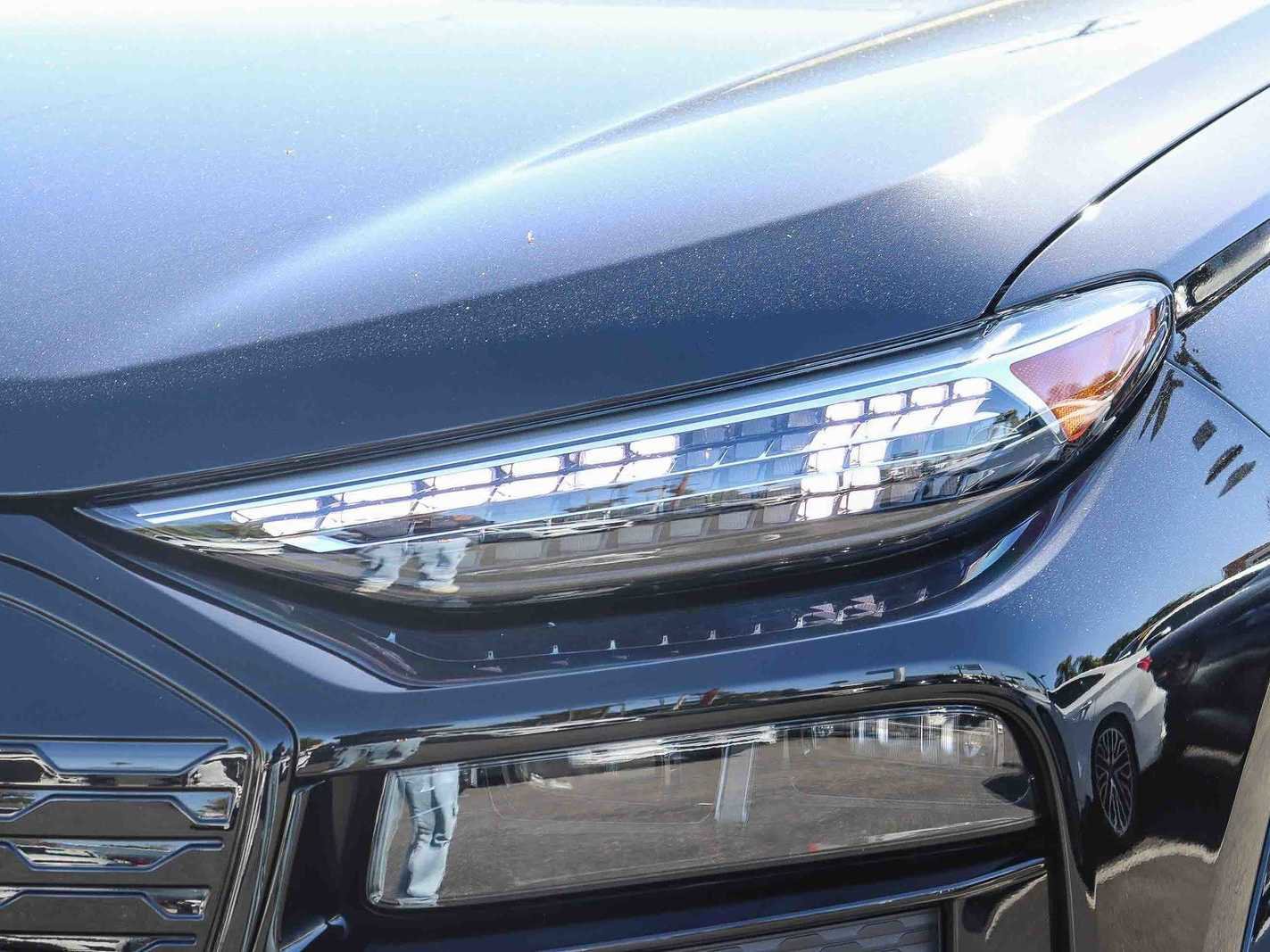 Used 2025 Audi Q6 e-tron Premium Plus w/ Premium Plus AWD/4WD image 7