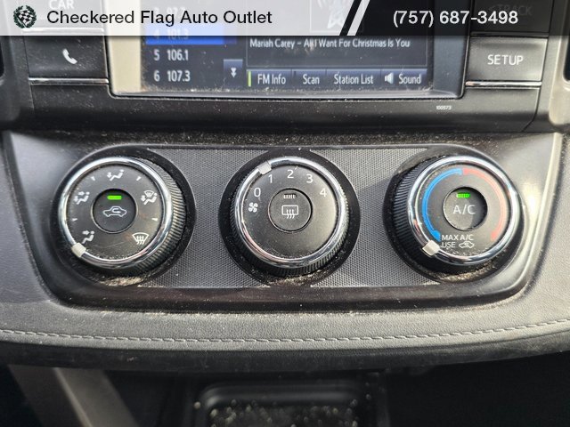 Used 2018 Toyota RAV4 LE image 17