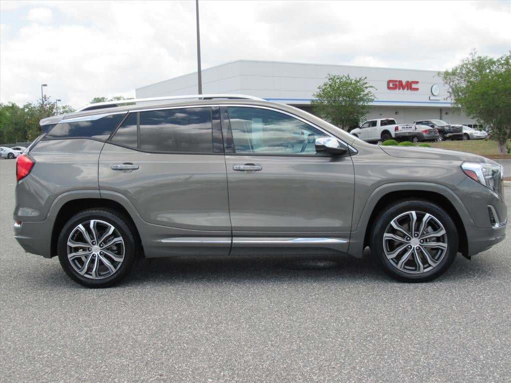 Used 2018 GMC Terrain Denali w/ Advanced Safety Package FWD image 2