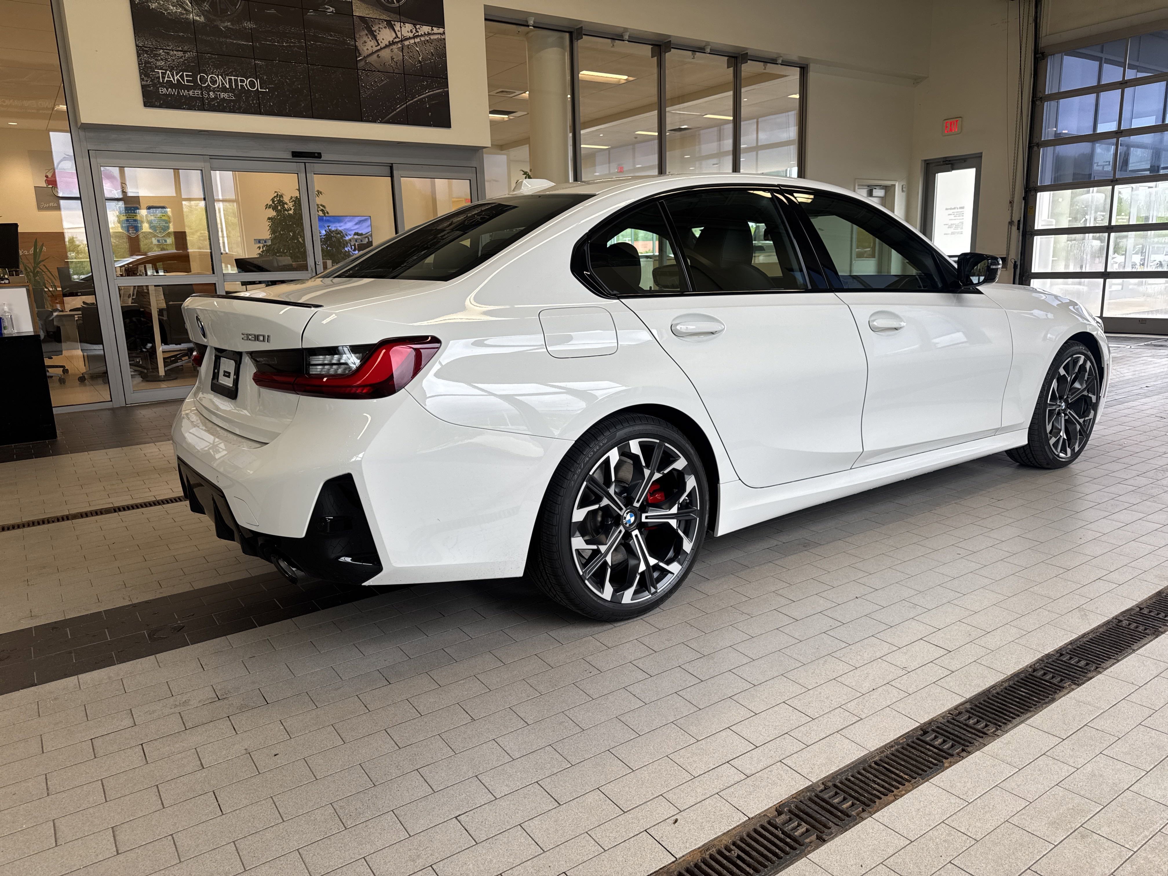 Used 2025 BMW 330i xDrive Sedan w/ M Sport Package image 5