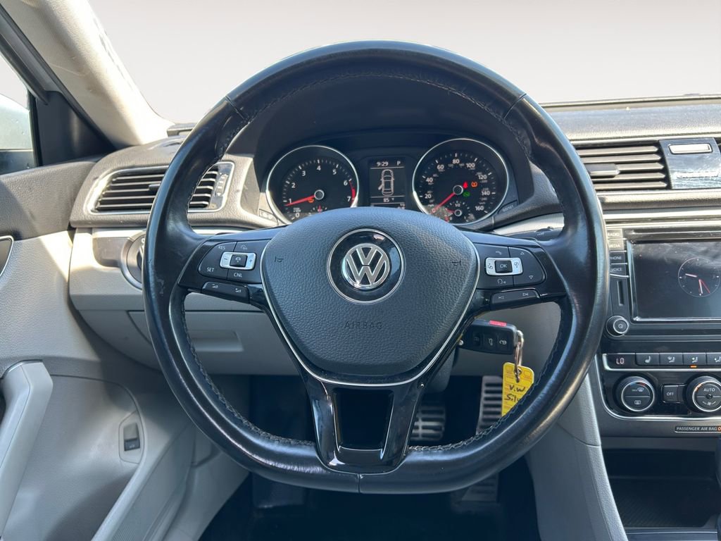Used 2018 Volkswagen Passat 2.0T R-Line FWD image 12