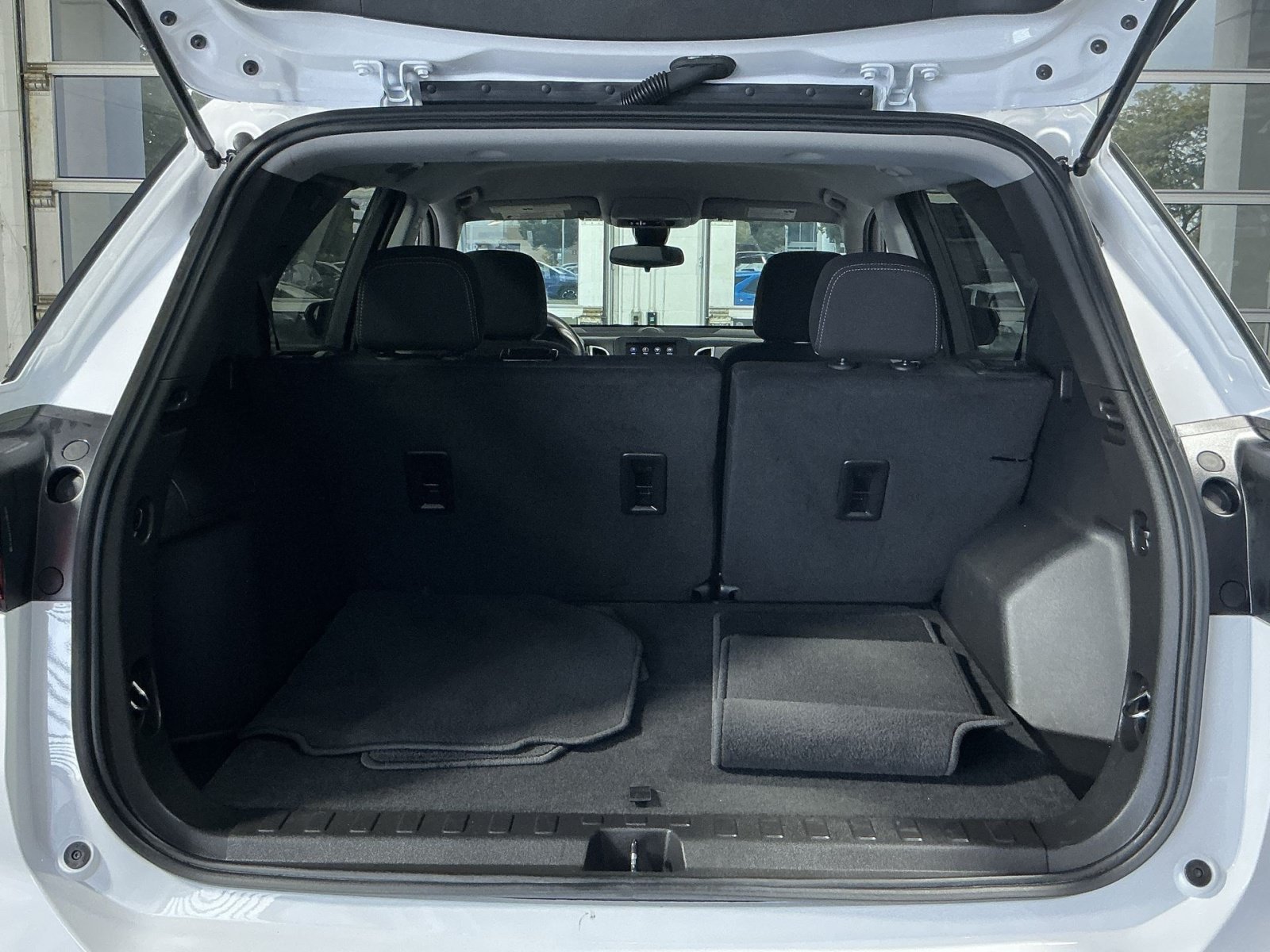 Used 2024 Chevrolet Equinox LS w/ LS Convenience Package FWD image 25