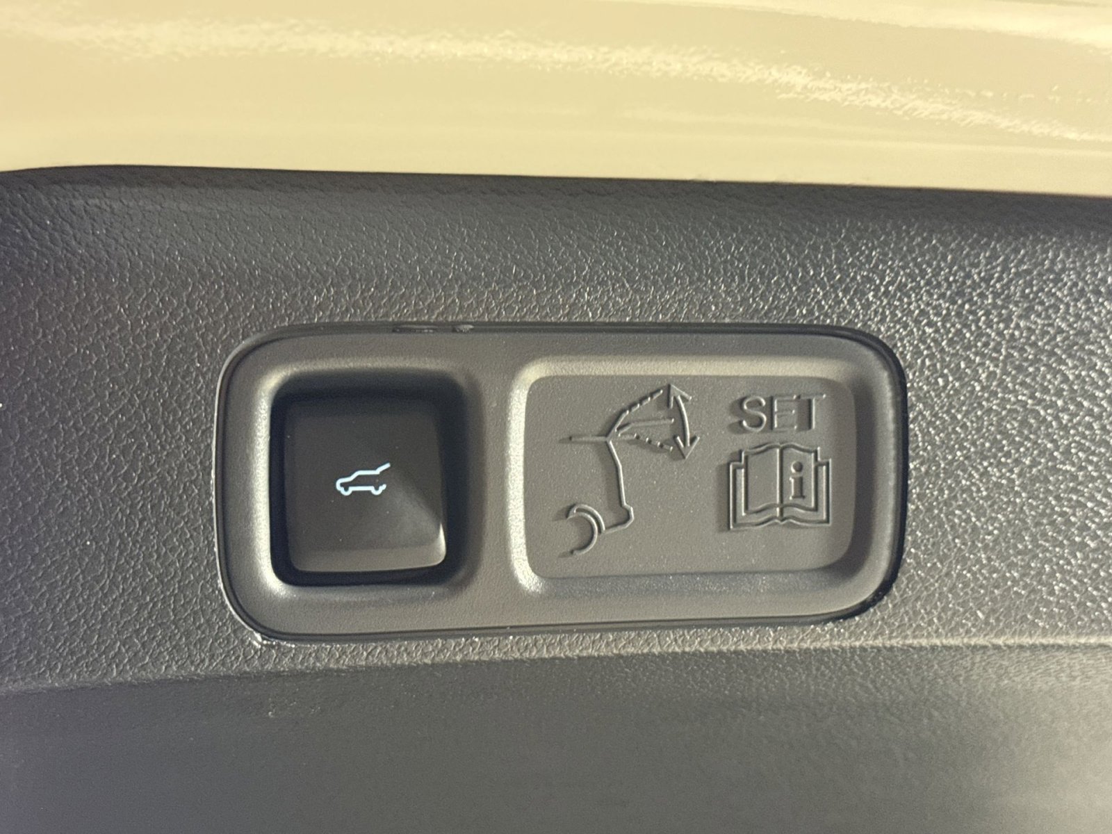 Used 2024 Ford Expedition Limited image 32