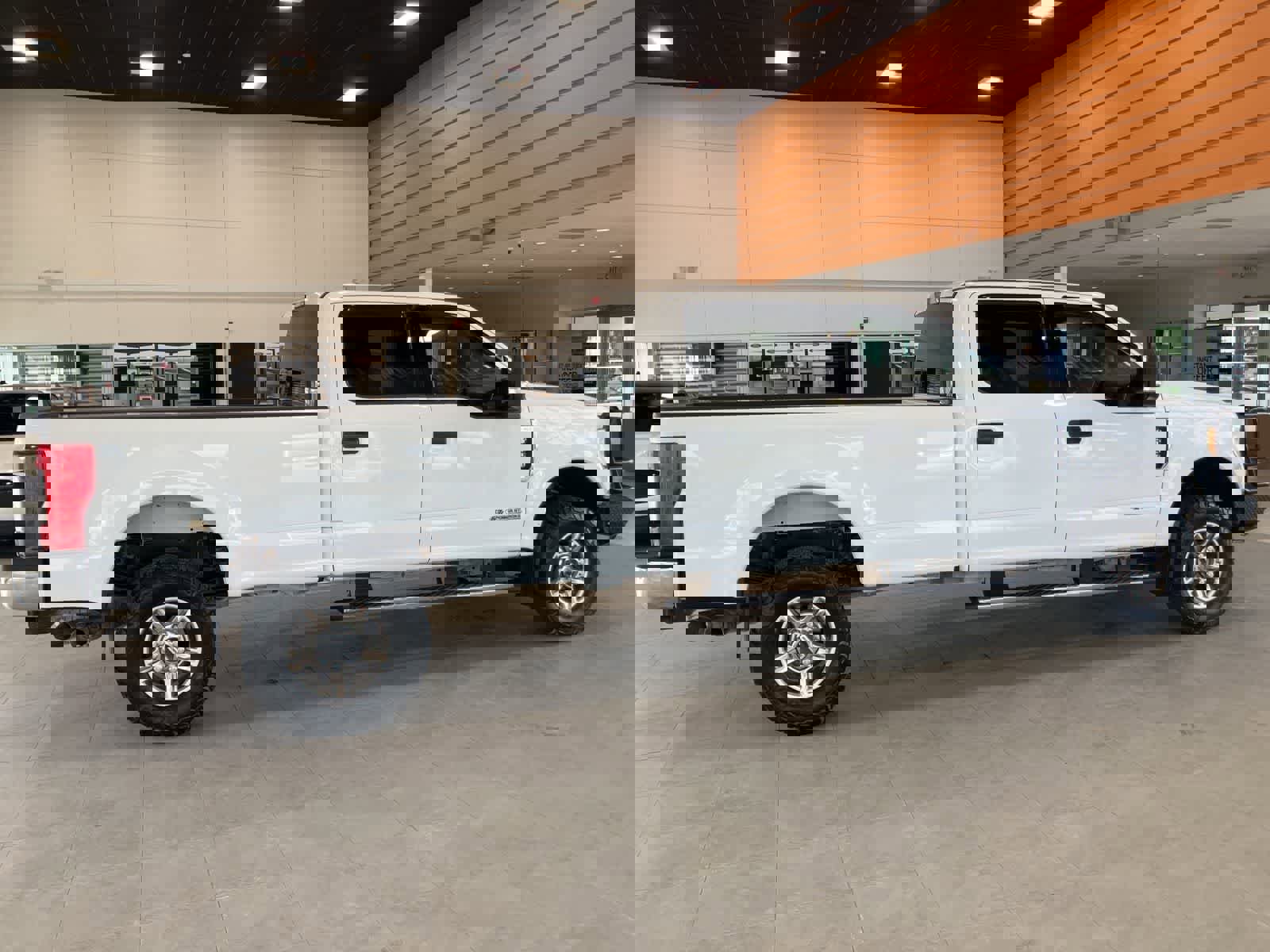 Used 2017 Ford F250 XLT w/ Camper Package image 4