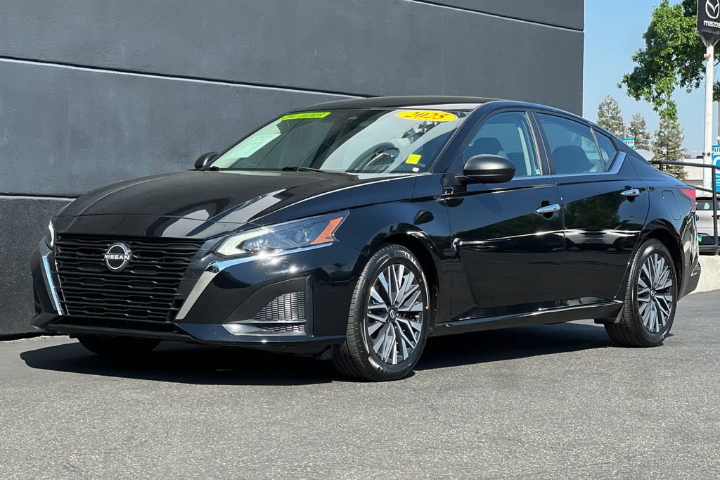 Used 2025 Nissan Altima 2.5 SV image 10