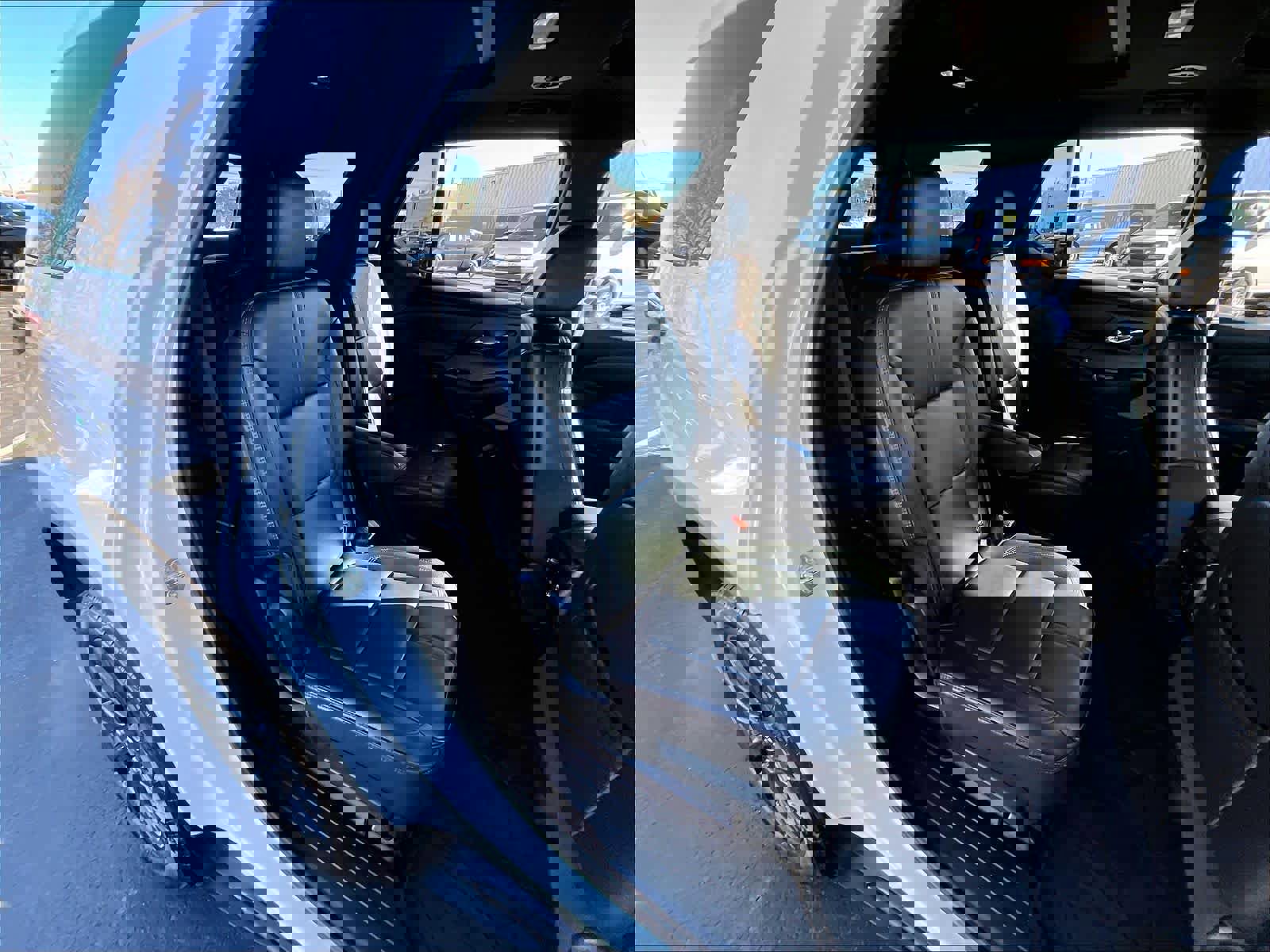 Used 2023 Chevrolet Traverse RS image 15