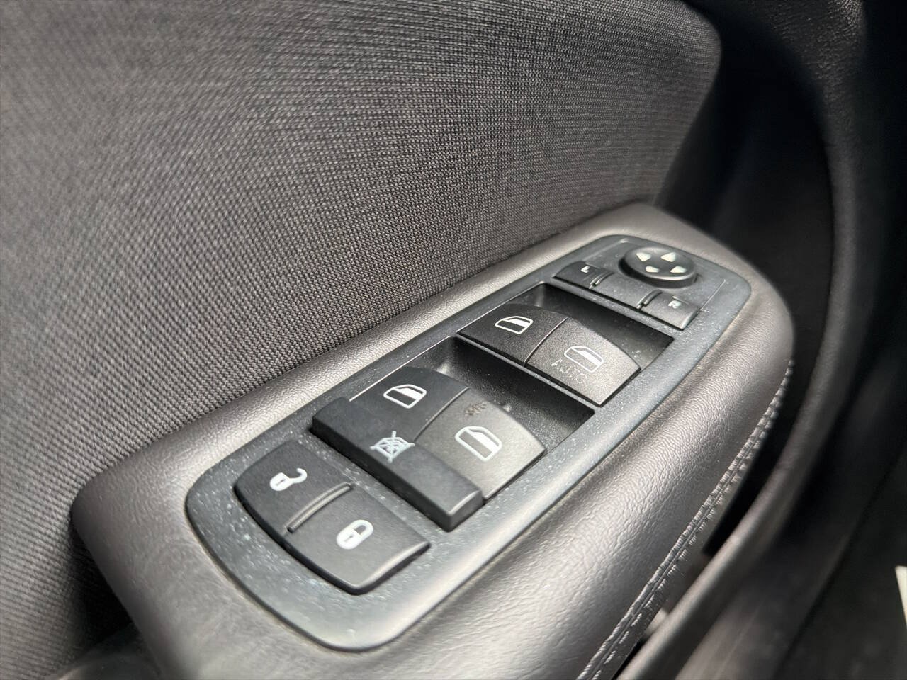 Used 2015 Chrysler 200 Limited w/ Convenience Group FWD image 11