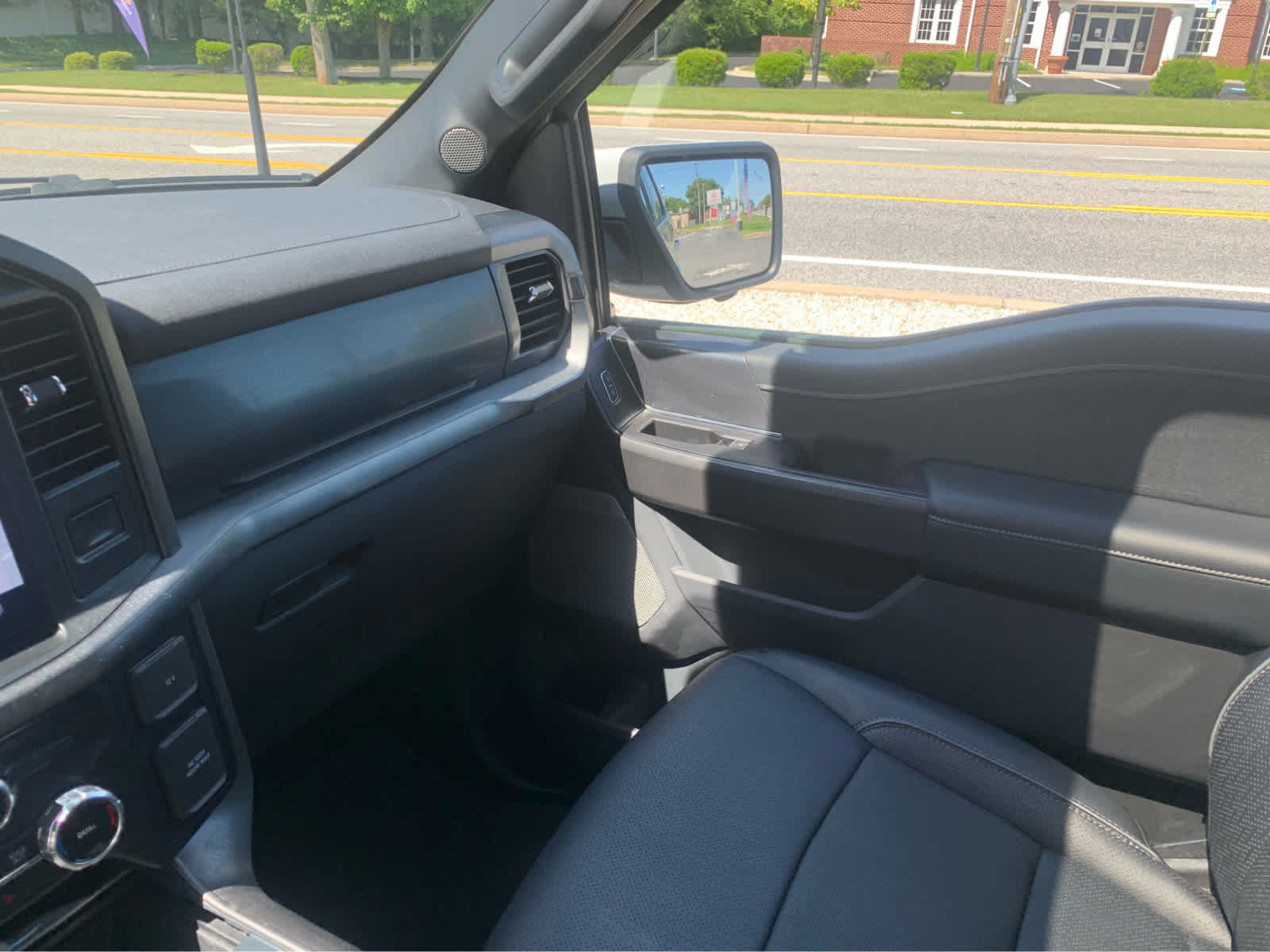 Used 2024 Ford F150 Lariat AWD/4WD image 21