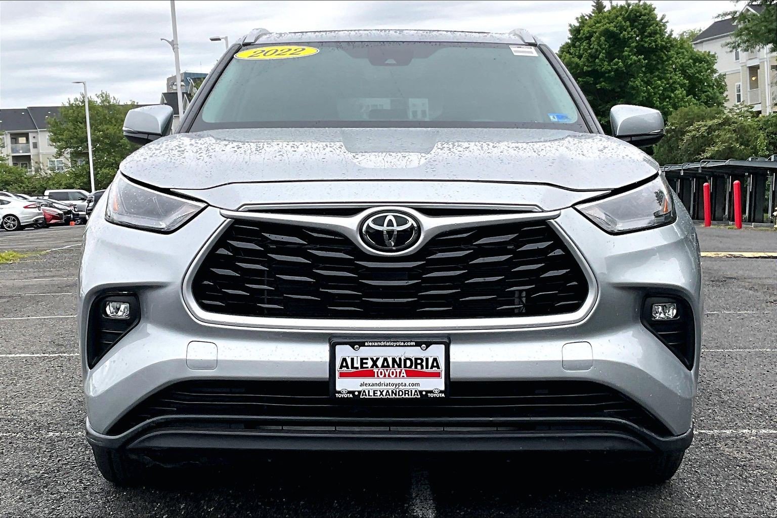 Used 2022 Toyota Highlander XLE AWD/4WD image 3