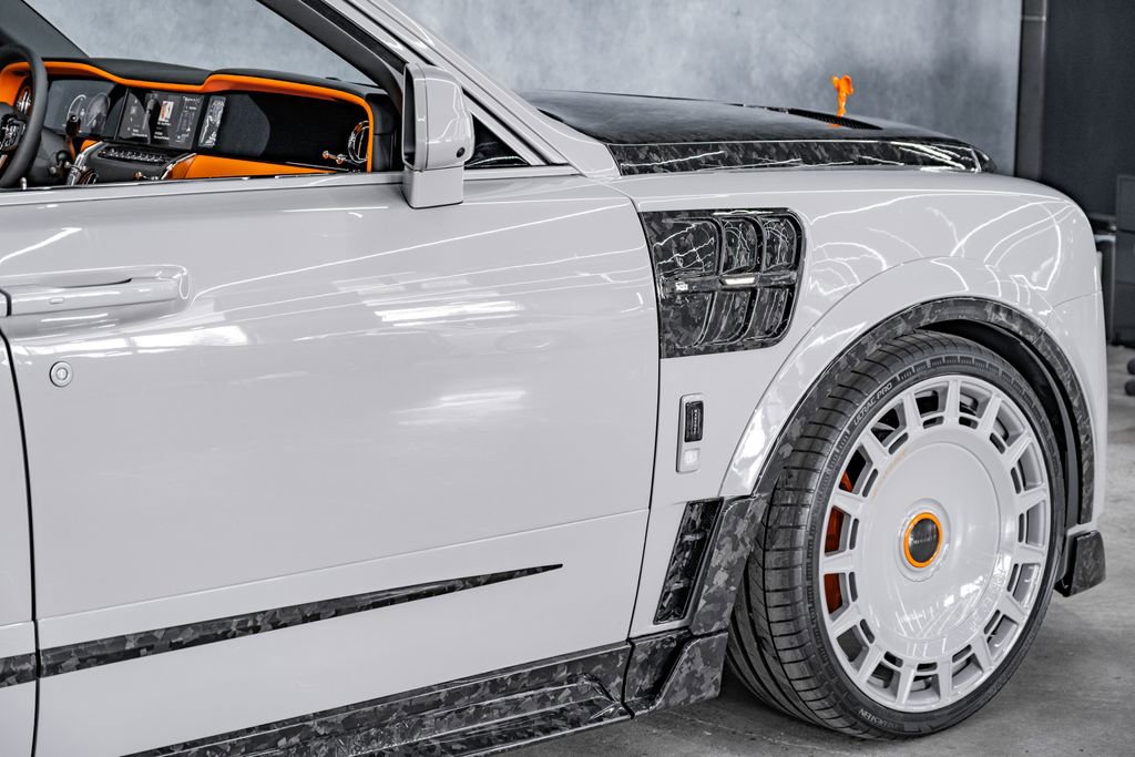 Used 2026 Rolls-Royce Cullinan AWD/4WD image 16