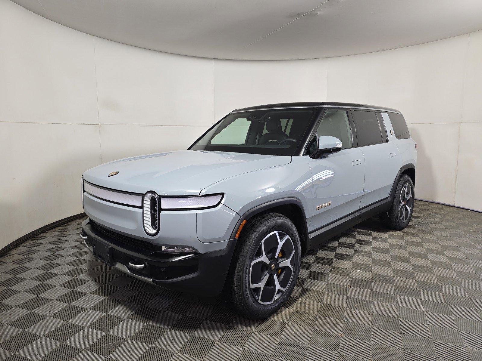 Used 2024 Rivian R1S Adventure AWD/4WD image 1