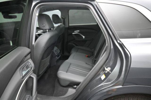 Used 2025 Audi Q5 Premium w/ Convenience Package AWD/4WD image 30