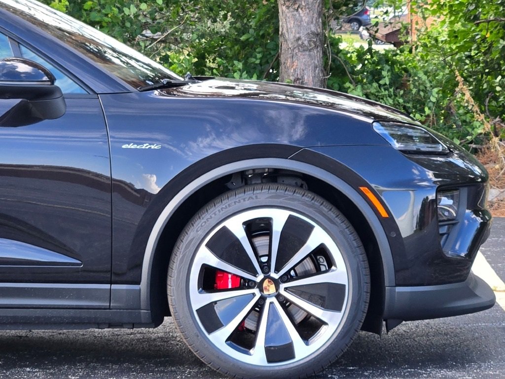 New 2025 Porsche Macan 4S Electric image 13