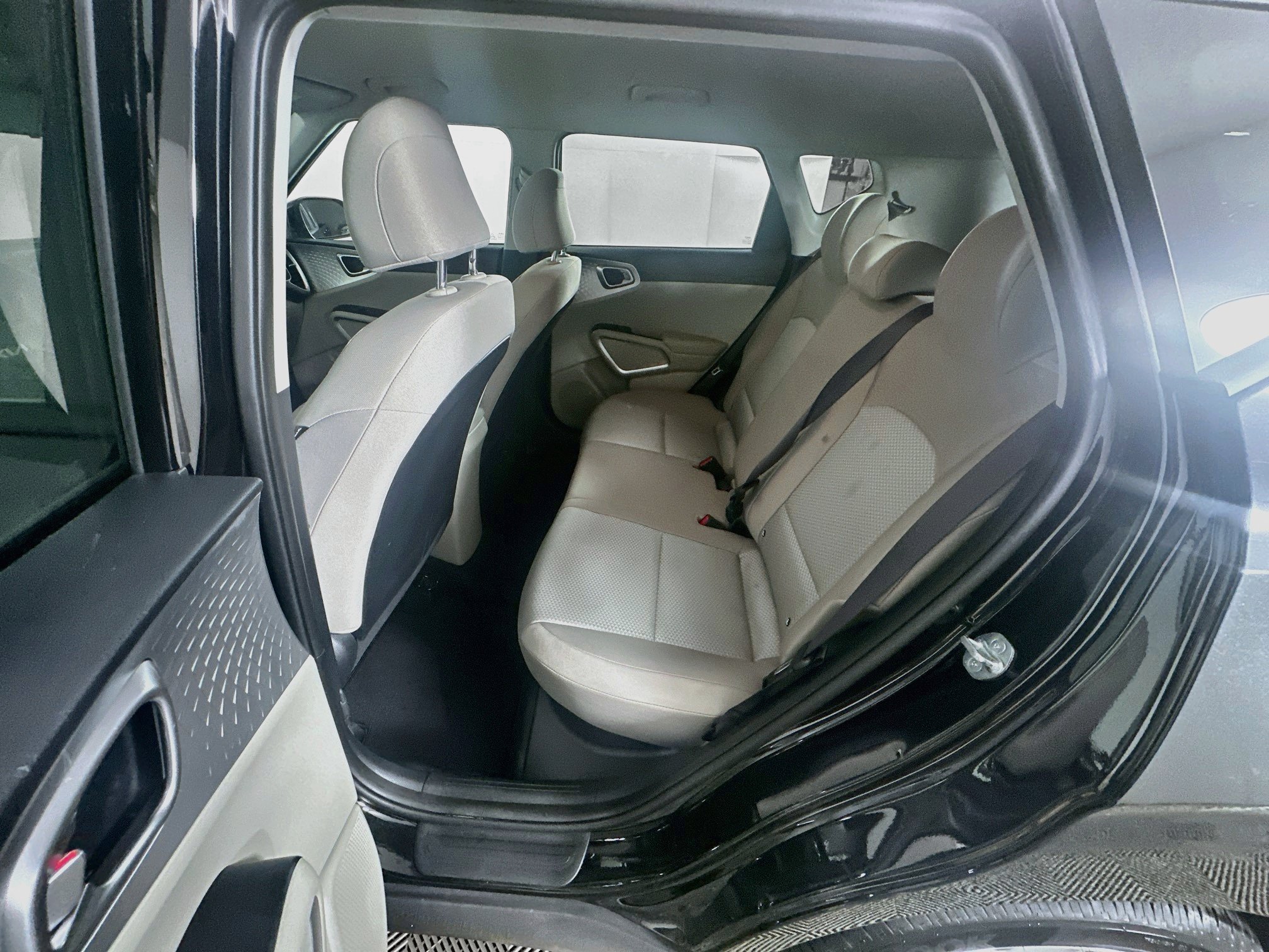 Used 2025 Kia Soul LX w/ LX Technology Package FWD image 26