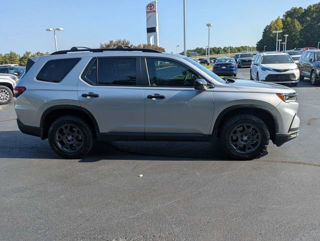 Used 2025 Honda Pilot TrailSport image 3