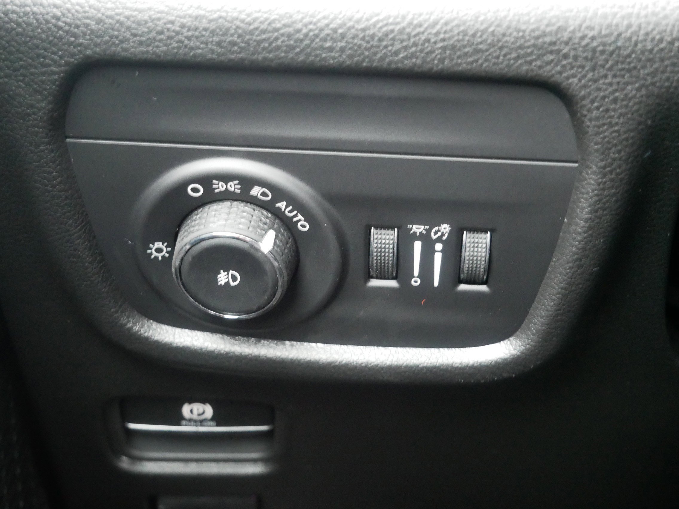 New 2025 Jeep Grand Cherokee L Limited w/ Black Appearance Package image 18