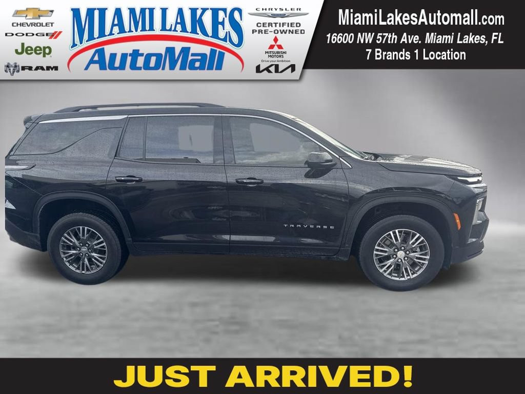 Used 2025 Chevrolet Traverse LT FWD image 1
