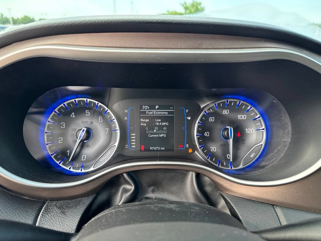 Used 2018 Chrysler Pacifica Touring-L FWD image 11