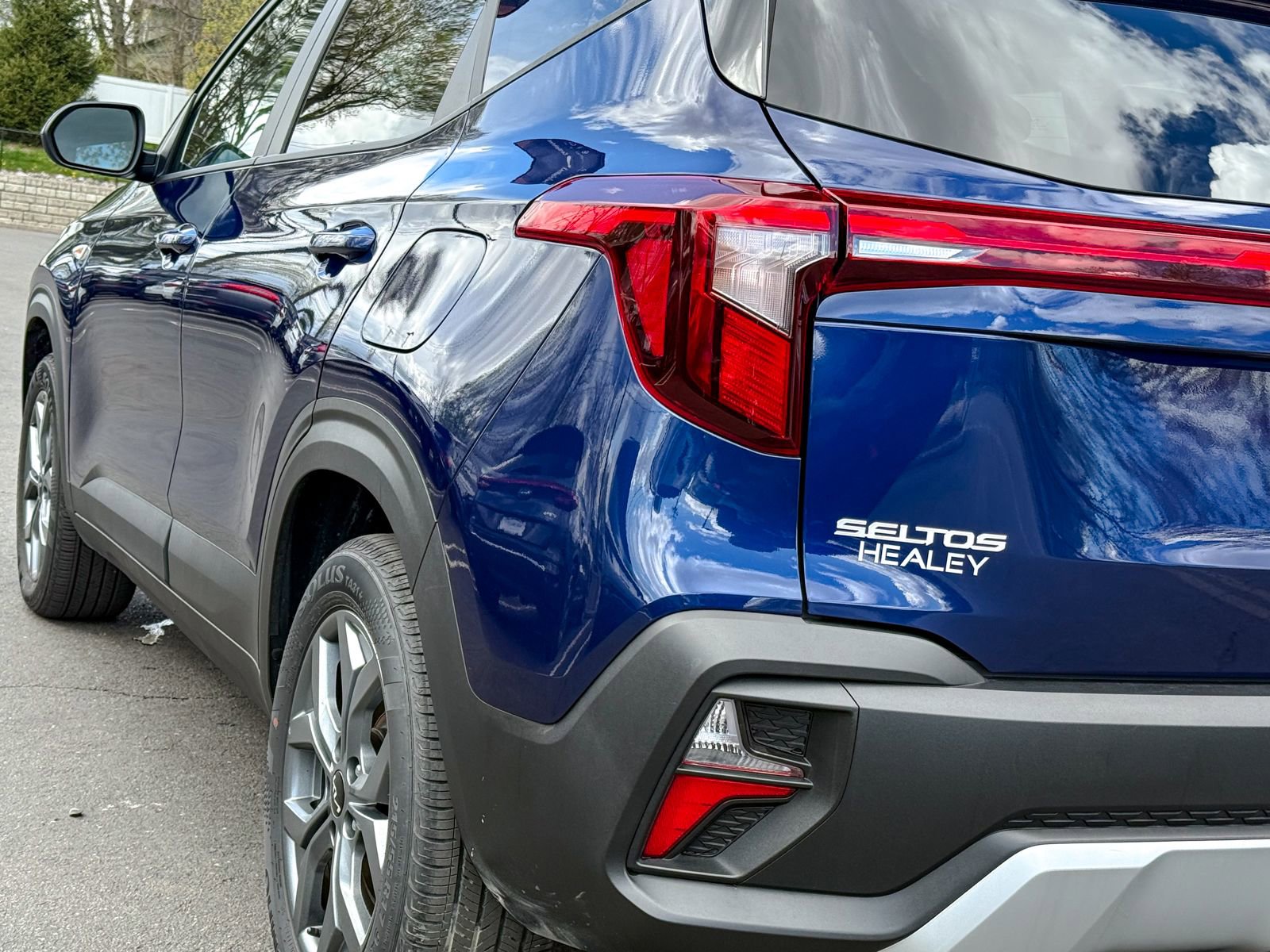 Certified 2025 Kia Seltos LX AWD/4WD image 9