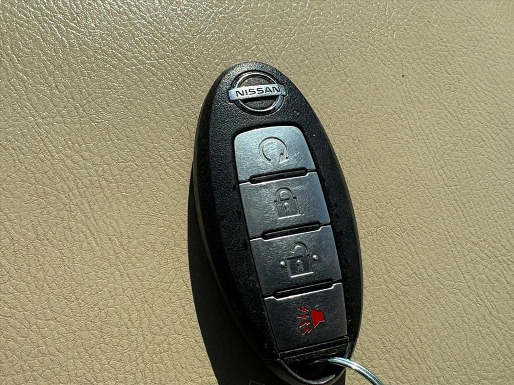 Used 2020 Nissan Pathfinder SV image 23